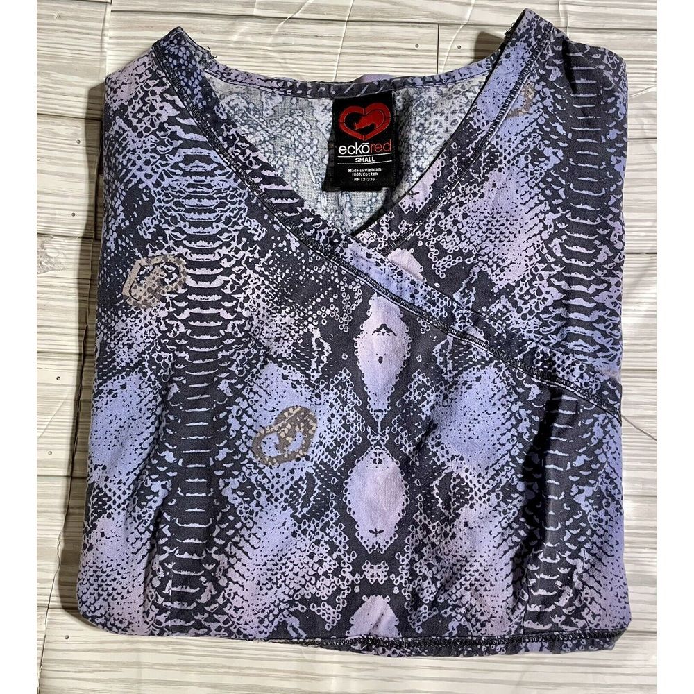 Women's Echo Red Scrub Top Size Small Snake Pattern Purple And Black‎